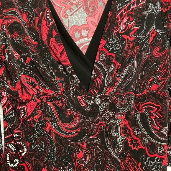 Was💲25! Christopher & Banks V-neck black & red floral blouse, size Medium - Picture 4 of 16